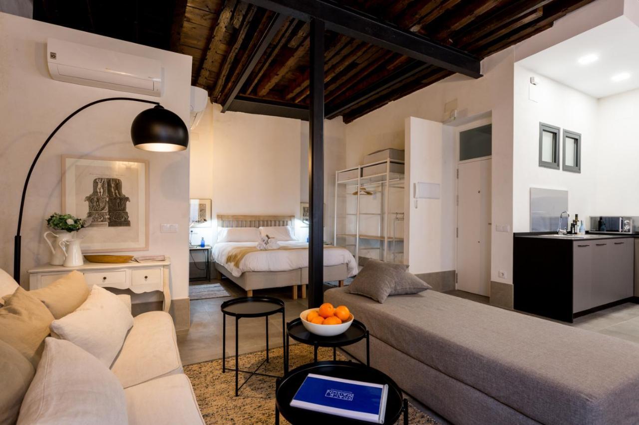 Oak & Sandstone Studio - Space Maison Apartments Seville Exterior photo